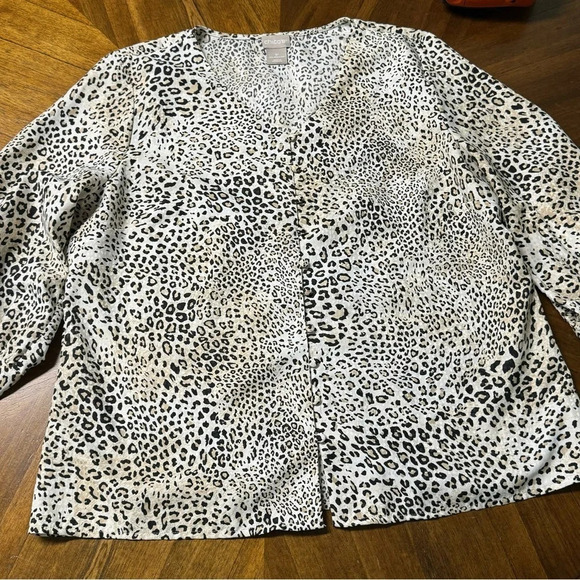 Chicos Petite Animal-Print Tie-Sleeve Button Top Size 1 US Med 8/10 Cheetah - Picture 8 of 9
